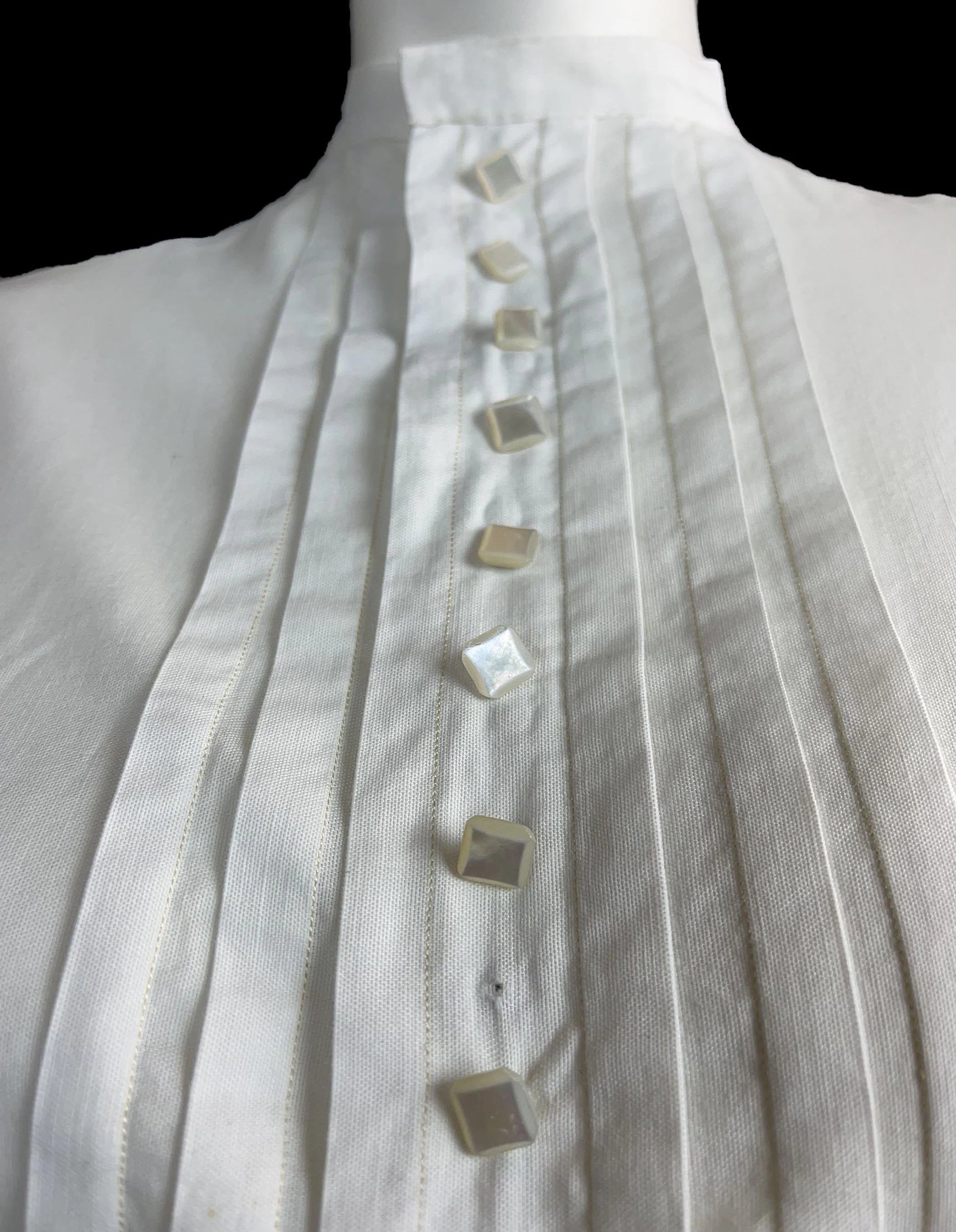 Antique Post-Edwardian Two-Piece Ensemble, Circa 1918 Hand-Embroidered Linen Shirtwaist and Skirt Couture Quality, Exceptional Condition